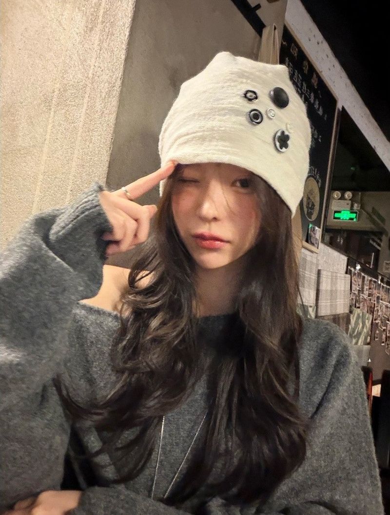 Unique Button Point Beanie (2color)