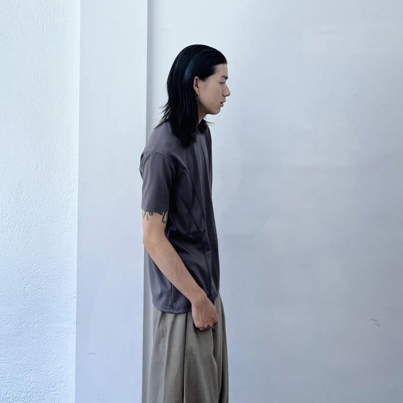 Articulated Seam Fitted Tee