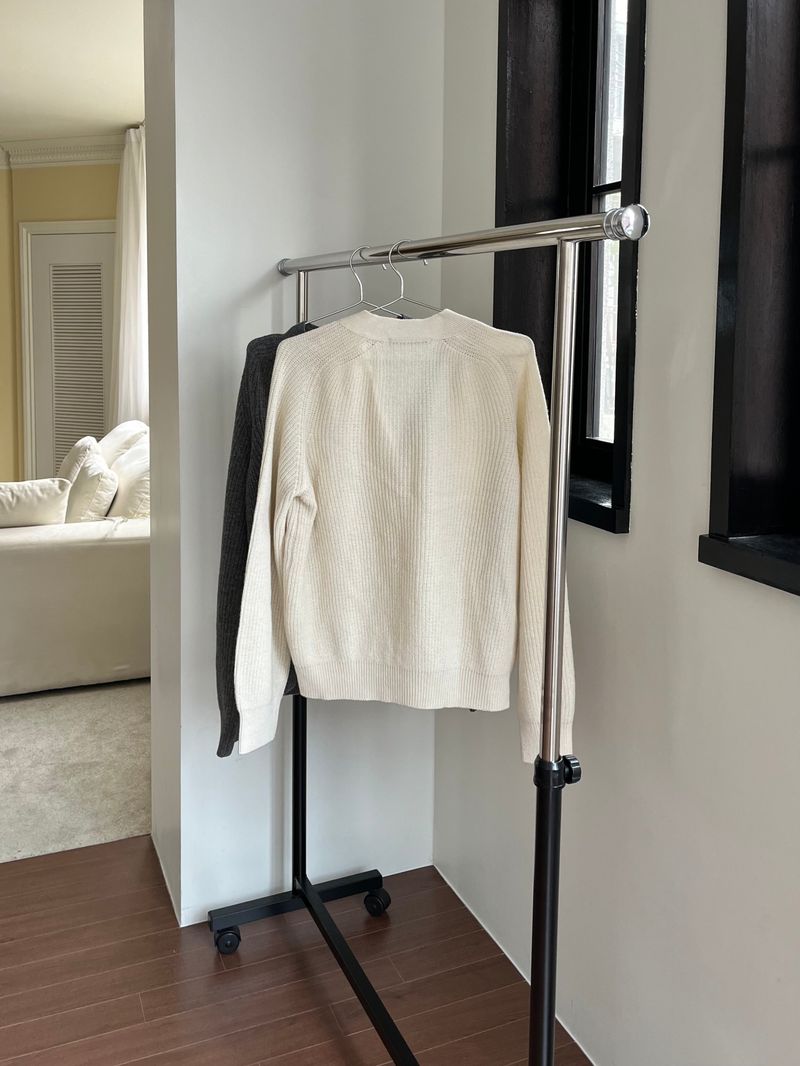 V-knit cardigan (2 colors)