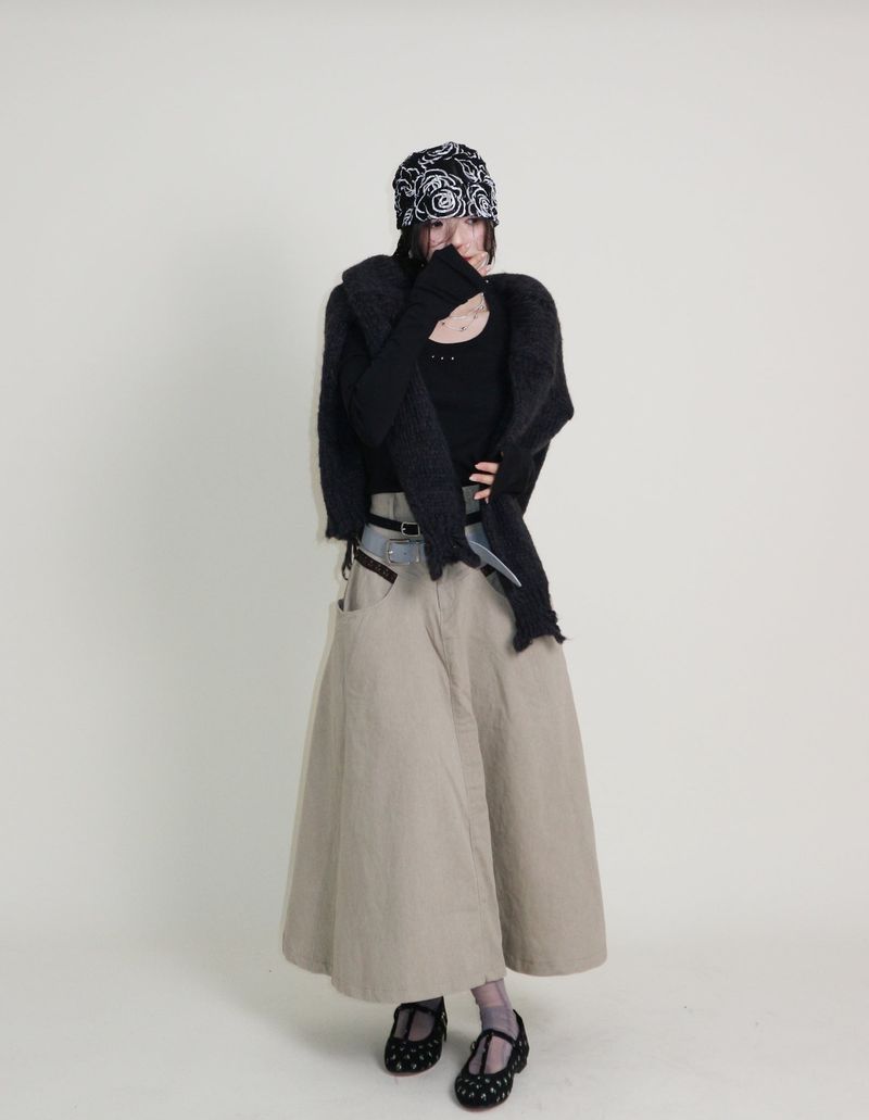 open stud U-neck round long-sleeved T-shirt