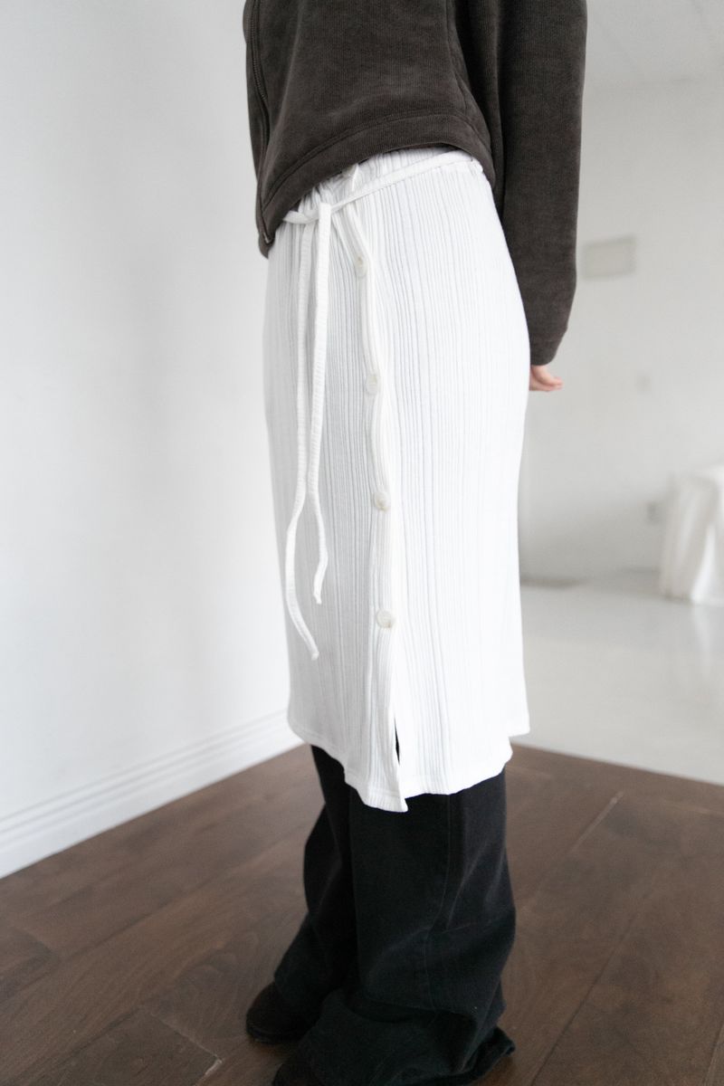 omoosoohy（オムスヒ）の「mild ribbed button midi skirt(3colors)（Skirts）」
