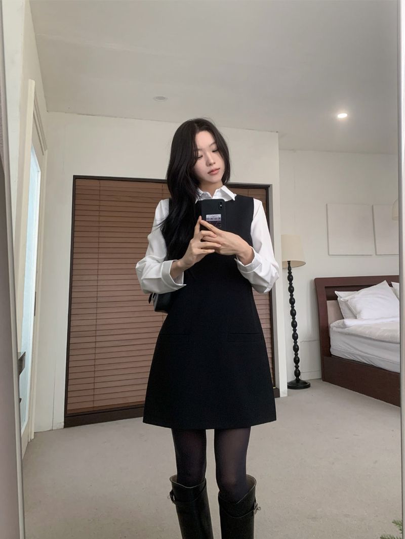 Classic Mae Simple Line Two-Pocket Mini Dress