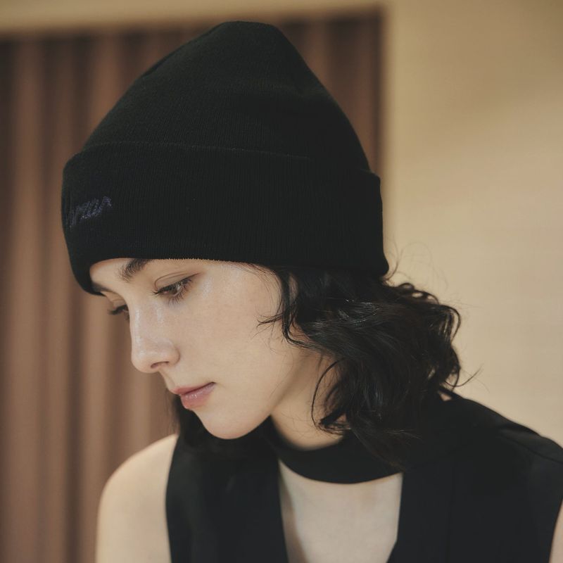 VARZAR Chain Logo Natural Beanie / Black