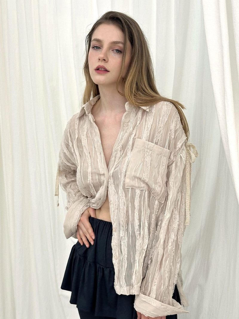 MOIFAIRE（モイフェア）の「TRIMMING TAPE SHIRT / BEIGE（Tops）」