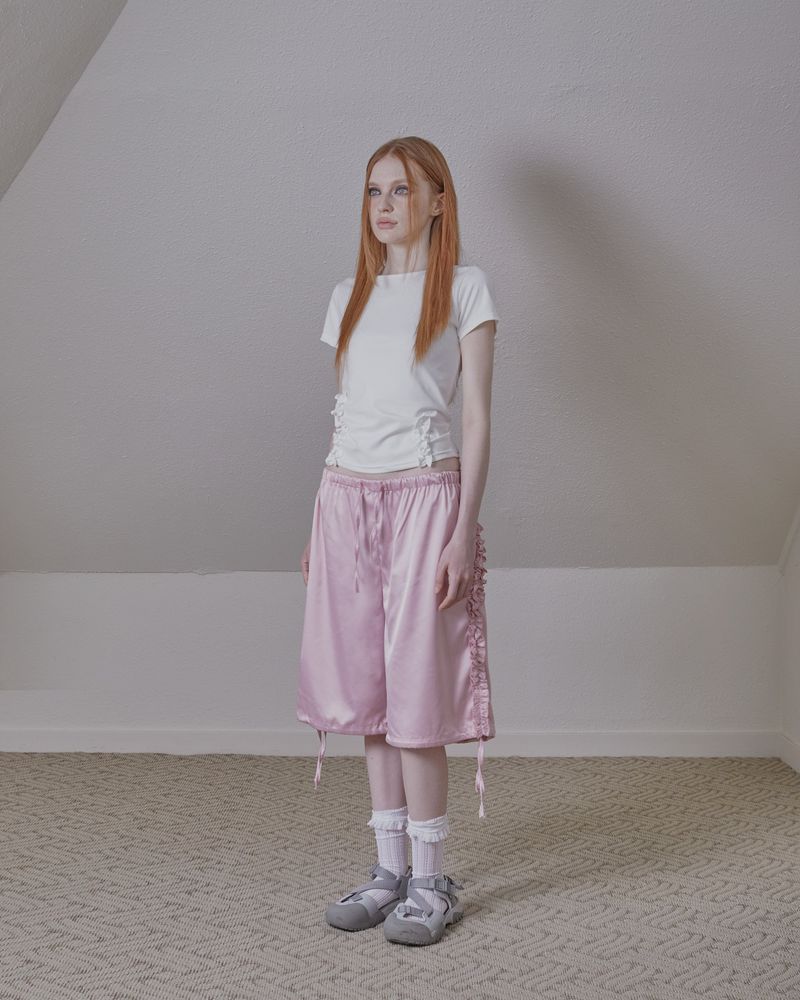 back open ruffle top / white