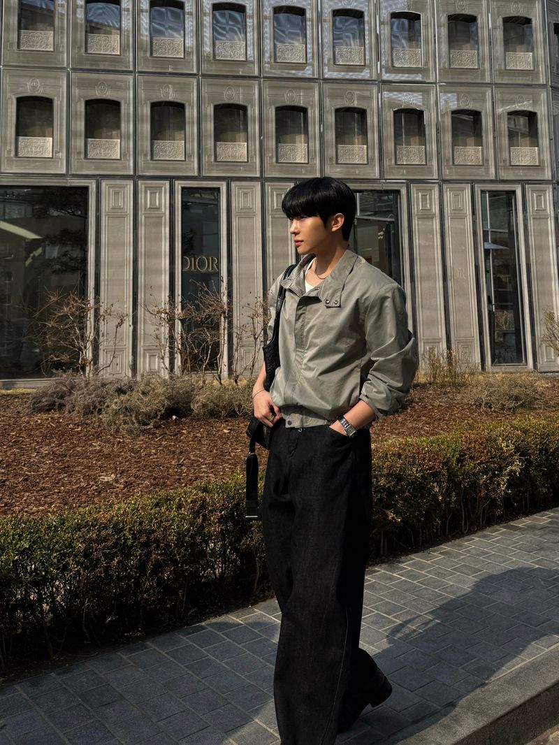 Dart shoulder blouson