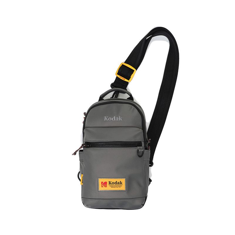 KODAK(コダック)の「ESSENTIAL MIDIEUM SLING BAG【CHARCOAL】(Bags)」