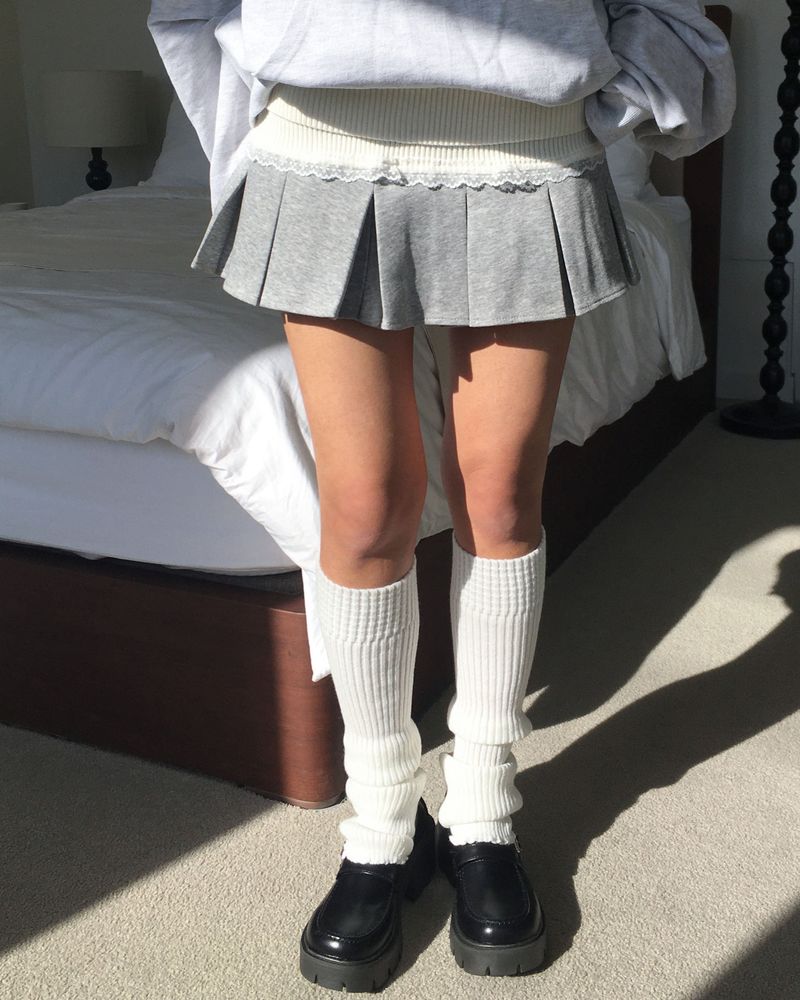 Lace pleated skirt