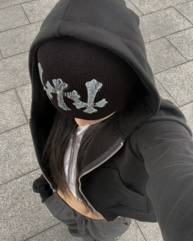 Cross beanie