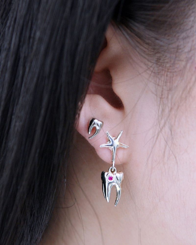 【MADE】Starry Tooth Gem Earrings (Ruby)