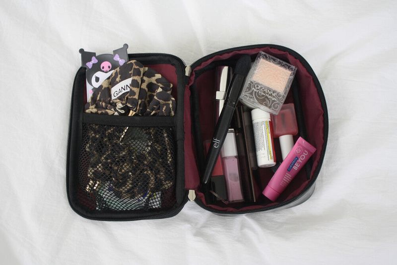 onourovvn pouch : COOL girl