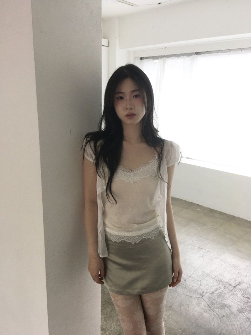 romantic lace sleeveless shirt