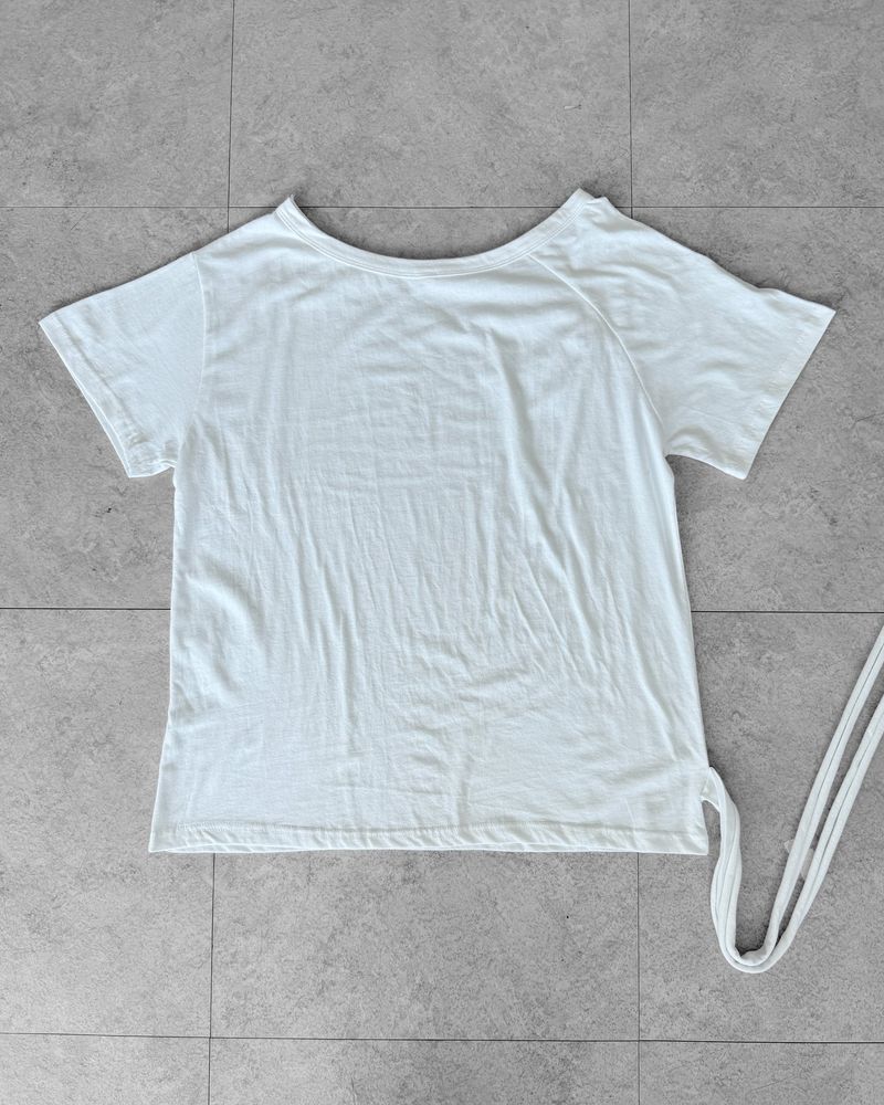 MELT BUTTON OFF-SHOULDER T-SHIRT