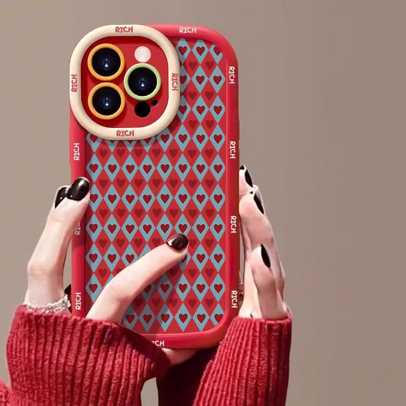 CLAIT AOUF(クレイト アウフ)の「チェックラブプレミアムパフスマホケース for iPhone 15(スマホグッズ/小物)」