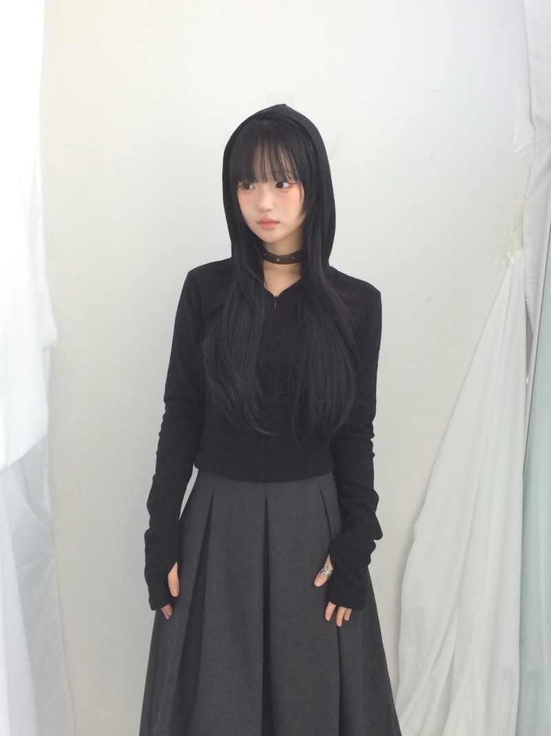 Fingerhole line hooded half zipup