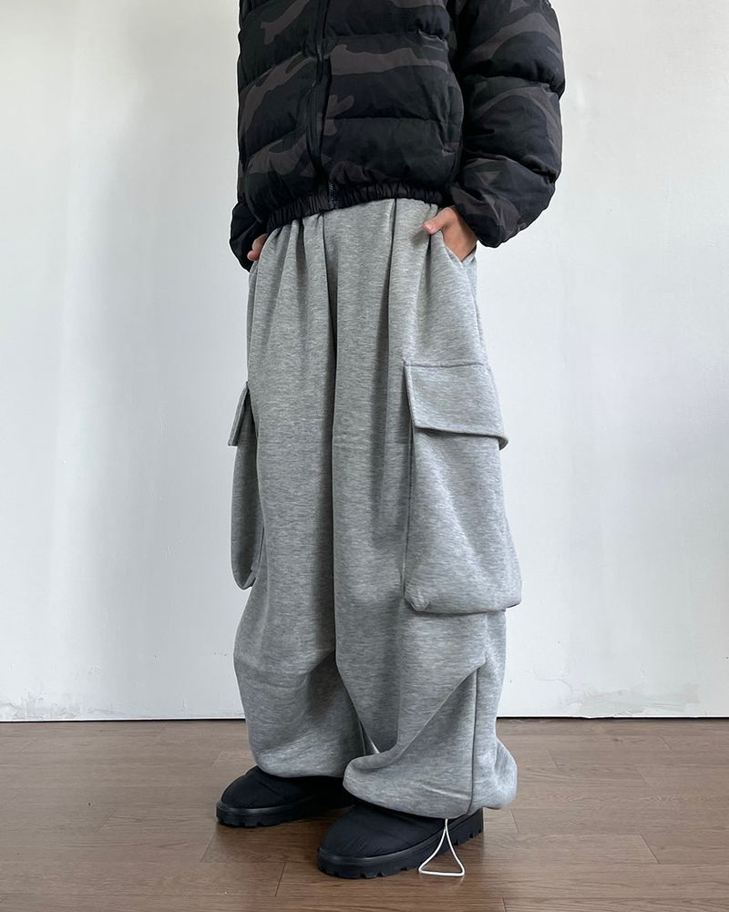 IDF（アイディーエフ）の「May Big Cargo Napping Sweatpants（Pants）」