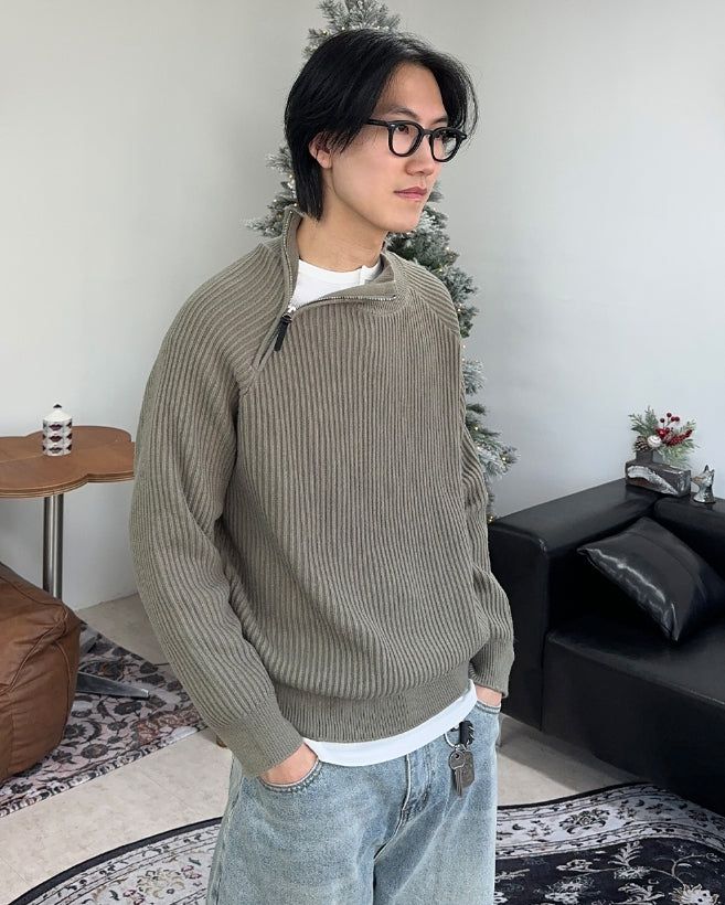 SATIIIZ（サティーズ）の「Rubed diagonal zip-up knit（Tops）」