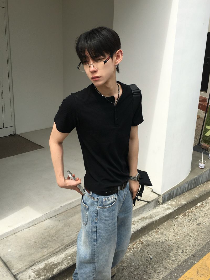 DISCERNMENT(ディサーンメント)の「No Air Muscle Fit Henley Neck Short Sleeve T-shirt 3C(Tops)」
