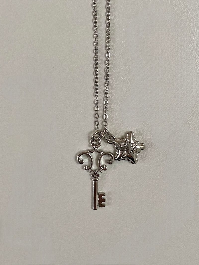 chain charm necklace