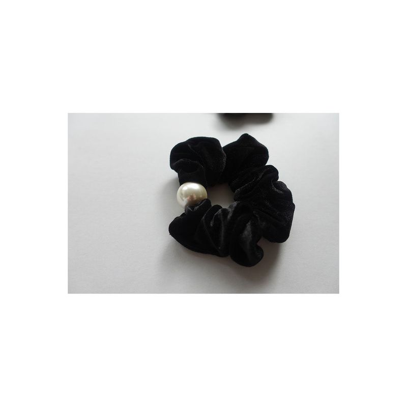 Bell pearl scrunchie (2C)