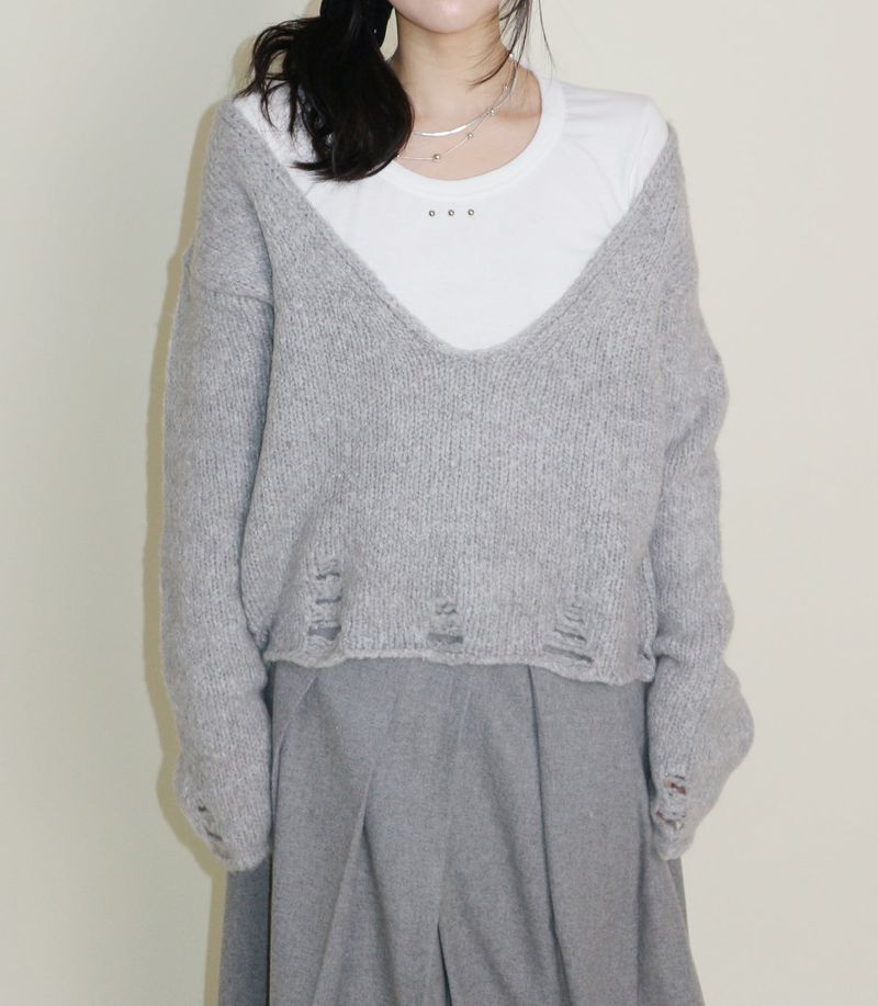 open stud U-neck round long-sleeved T-shirt