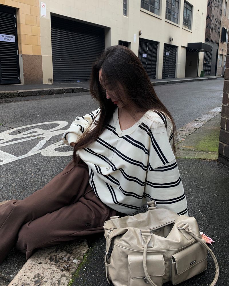[ORIGINAL] Soy Stripe V-Neck Oversized Sweatshirt