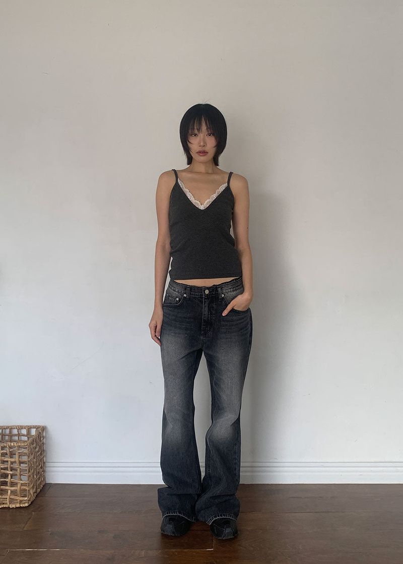 SLIP LACE SLEEVELESS