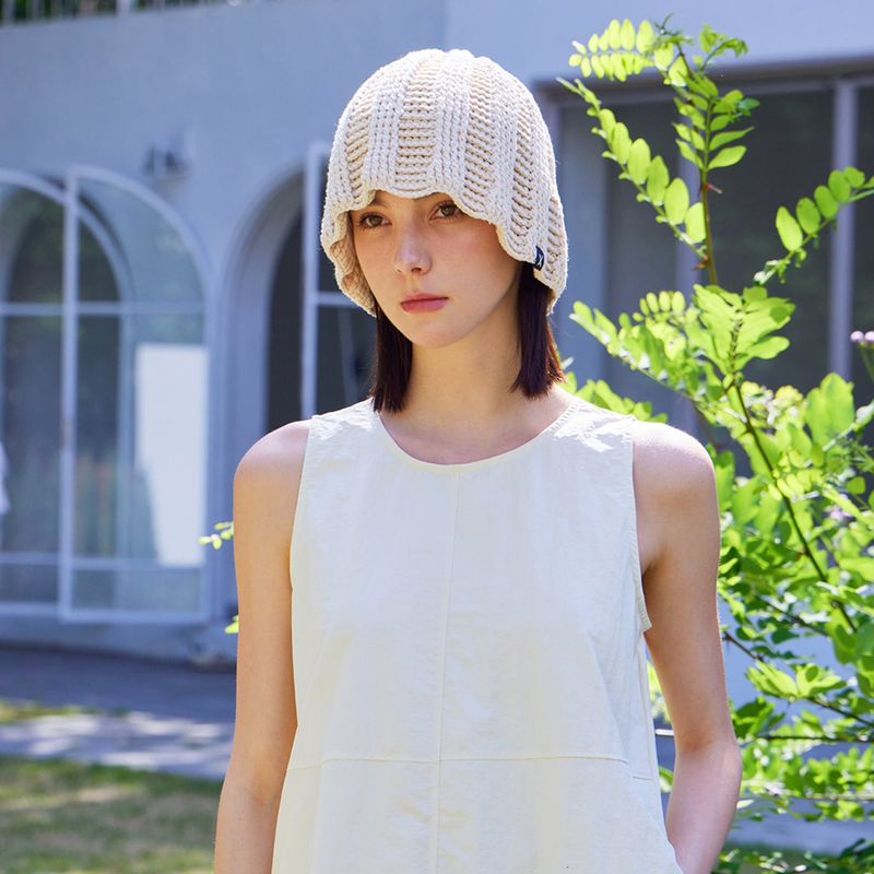 VA Label Crochet Wave Bucket Hat / Beige