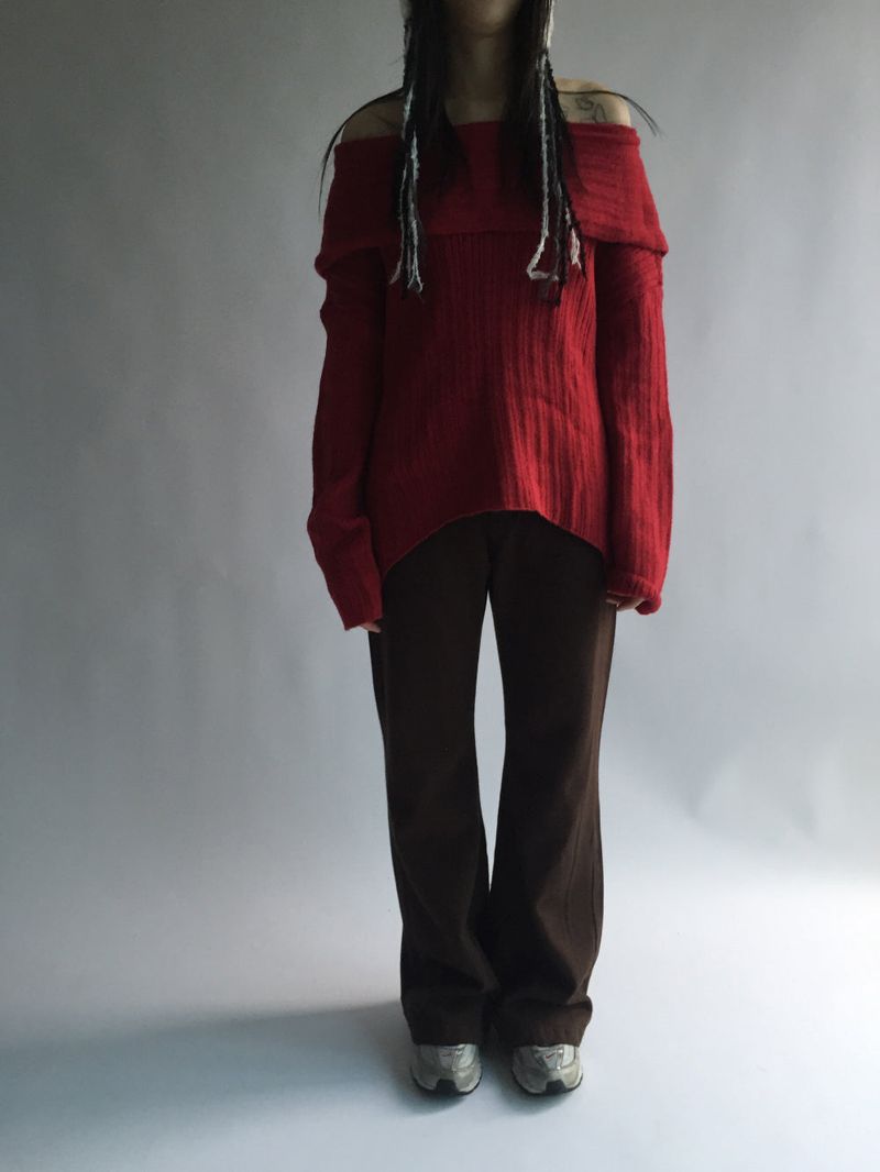 Off-shoulder long knitwear