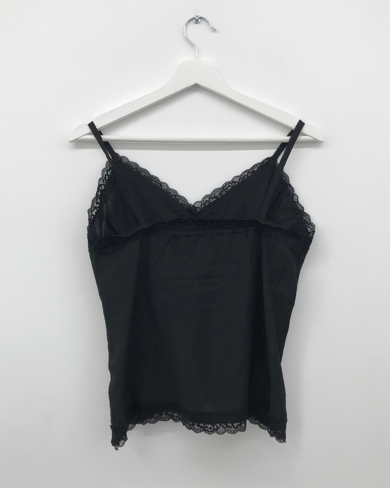 Fondure lace sleeveless top (2color)