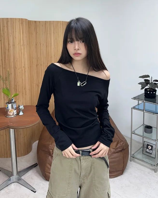 Para Off-shoulder Boat Neck Long Sleeve Tee