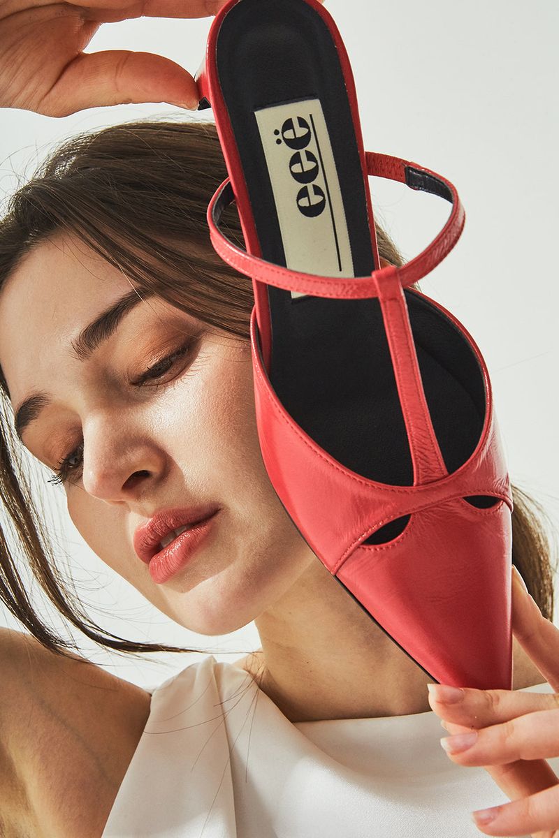 eeë(イイエ)の「LIZ CUT-OUT STILETTO HEEL_3COLORS(Shoes)」