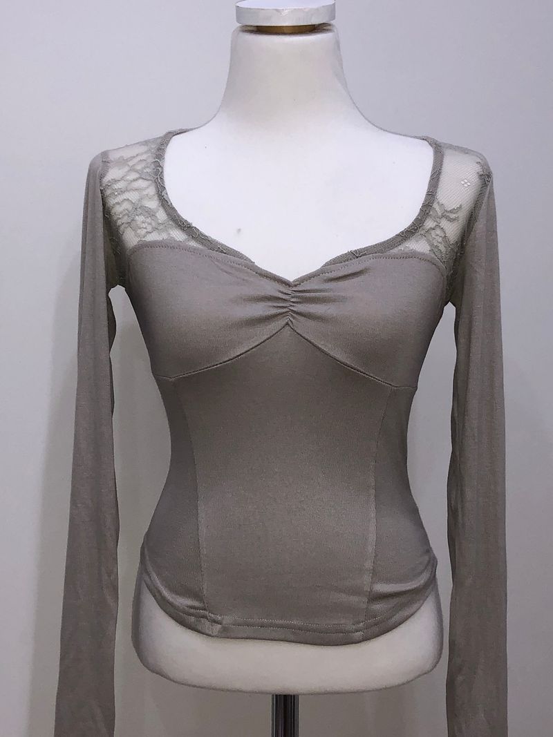Lace Curve Slim Top