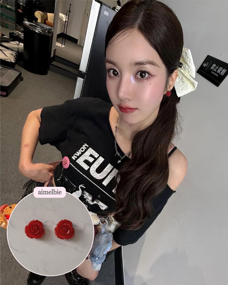 [Kwon Eunbi Piercing] Petit Rose Cabochon Piercing - Red