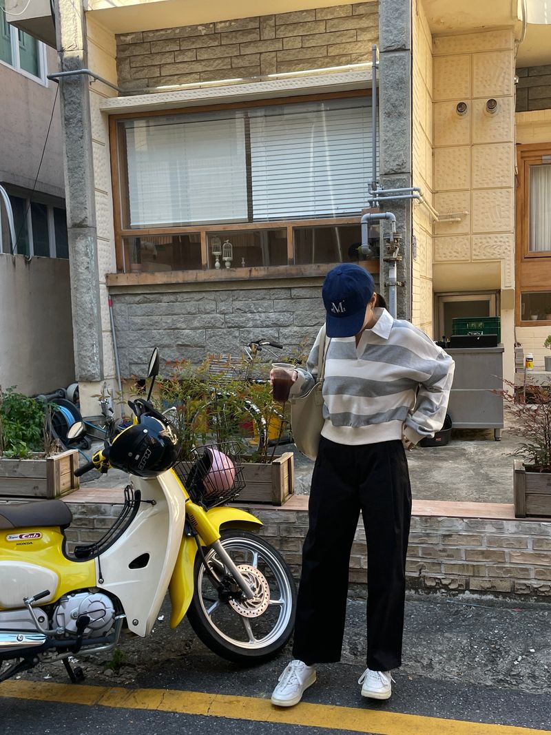 Round baggy fit cotton pants