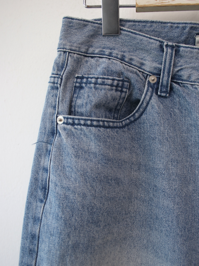washing regular fit denim pants