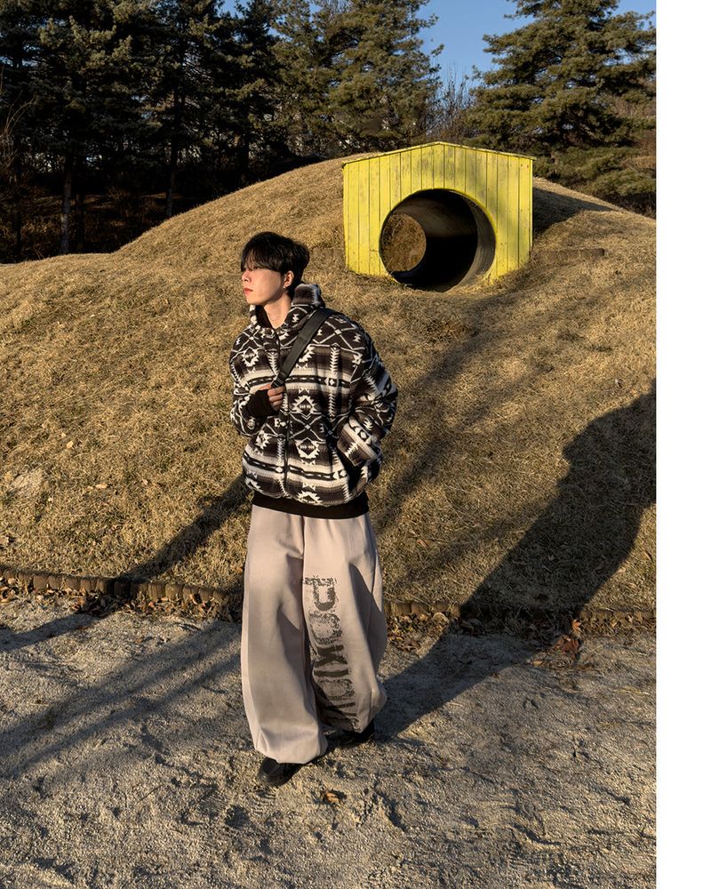 Poki Big Wide Lettering Sweat Pants