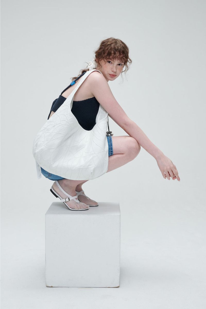 MADE_Big Curve Stitch Tote Bag / Plain white