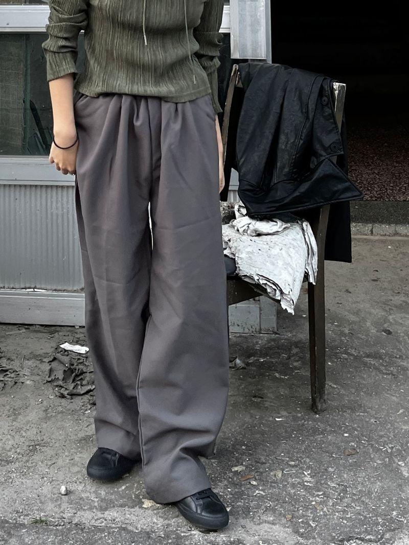 Minimal wide banding slacks
