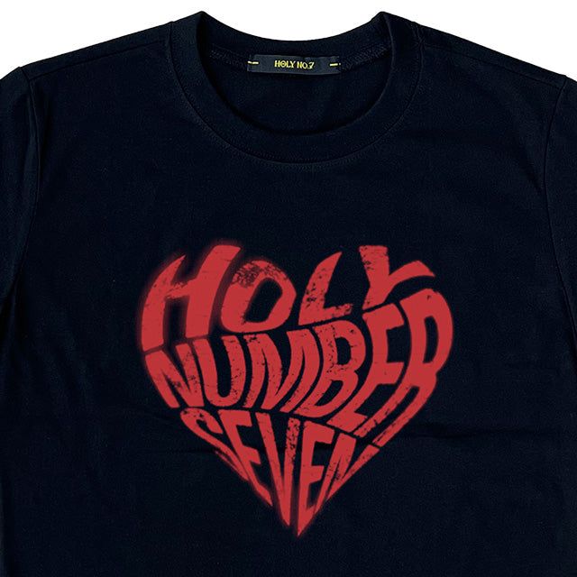 ハートグラフィックスリムフィット半袖Tシャツ_ブラック&レッド