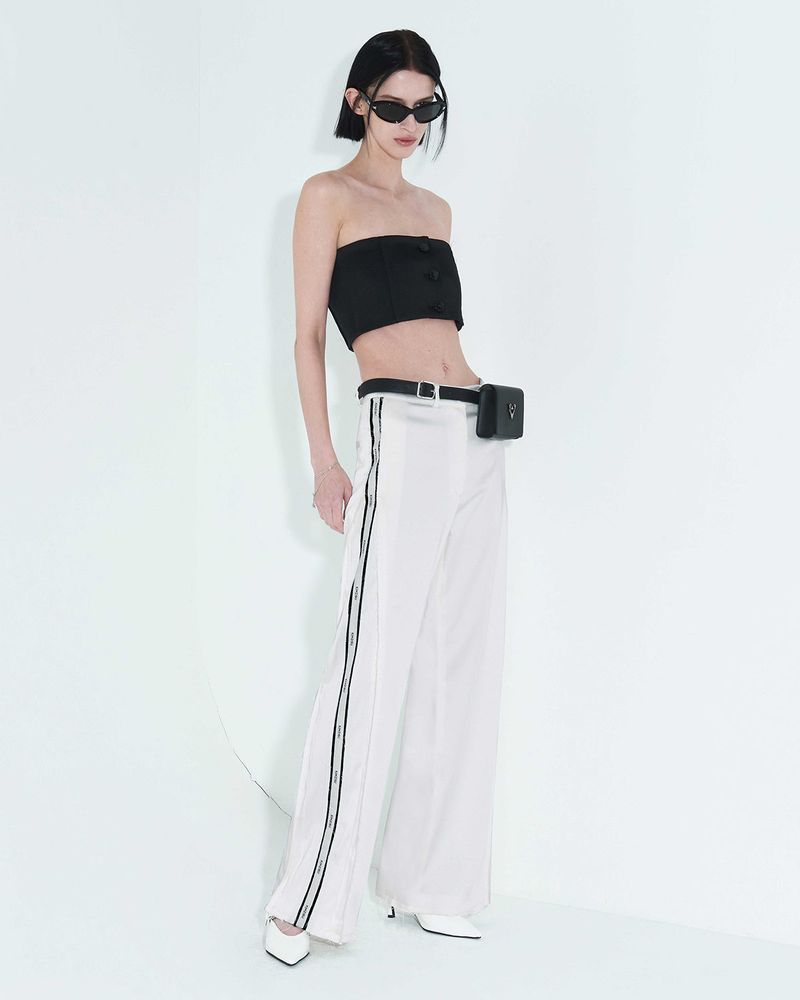 KIMZISU（キムジス）の「[REORDER] Pleated Logo-Tape Trousers _ White（Pants）」