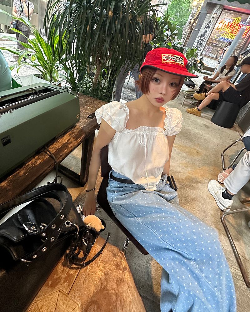 Delight-J（ディライトジェイ）の「frill cut-out short-sleeved & off-shoulder blouse（Tops）」