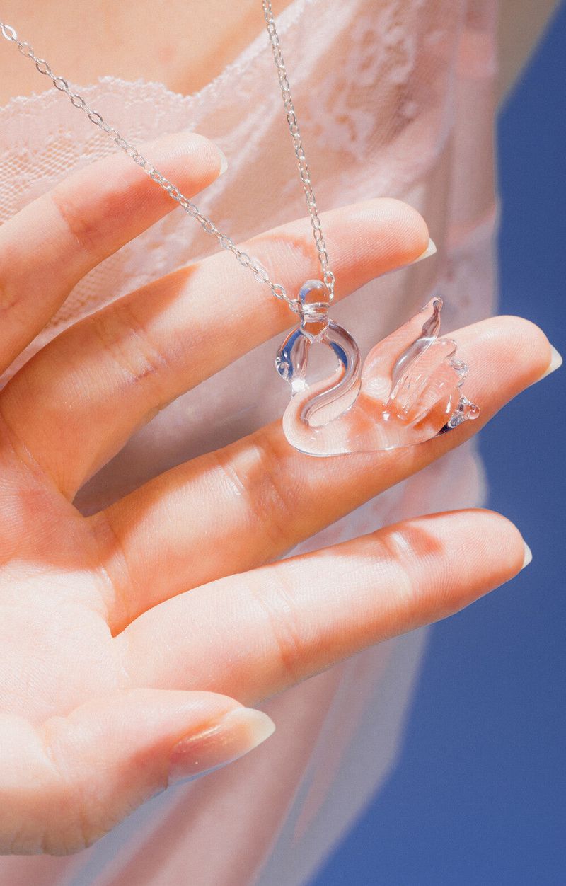 GLASS SWAN NECKLACE