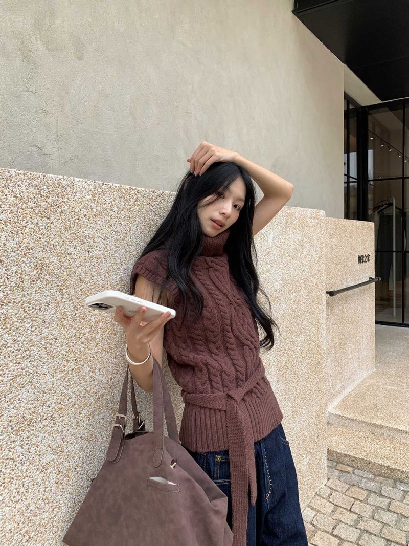 turtleneck twisted strap sleeveless knitwear