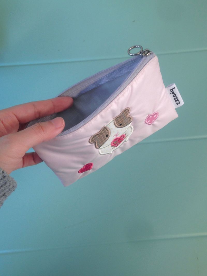 <The Heart-Stealing Guinea> pouch(s,m)