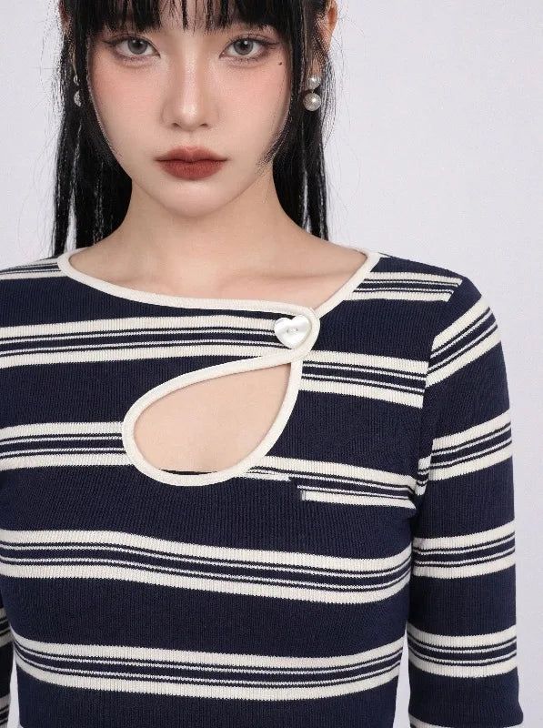 VIVIC（ビビク）の「HEART-BUTTON STRIPED CUTOUT TOP（Tops）」