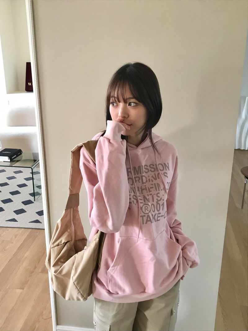 Poppy lettering hood T