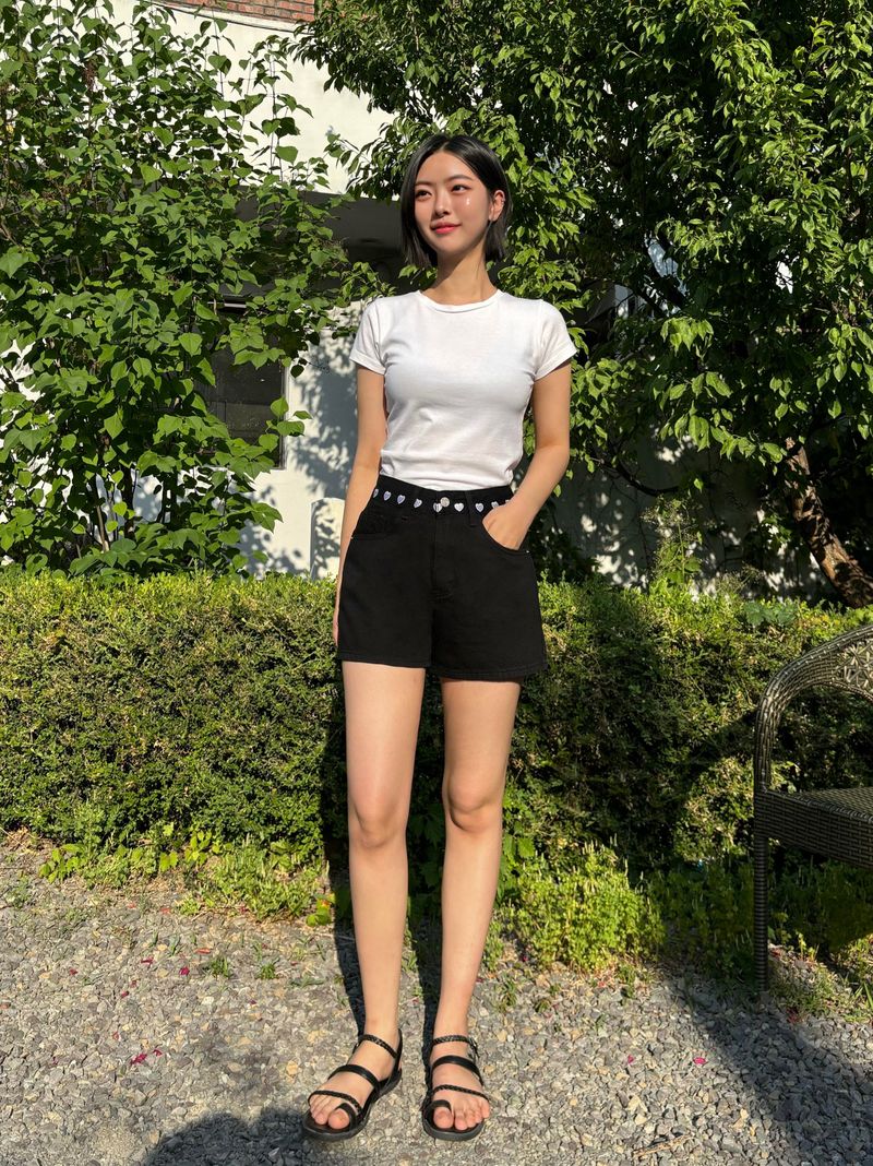 HEART EMBROIDERED BLACK DENIM SHORTS code 18206