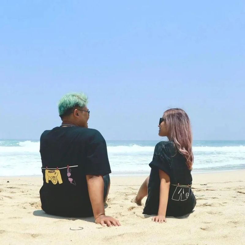 PEANUT STAIN - Hang in There Black Oversized Tshirt