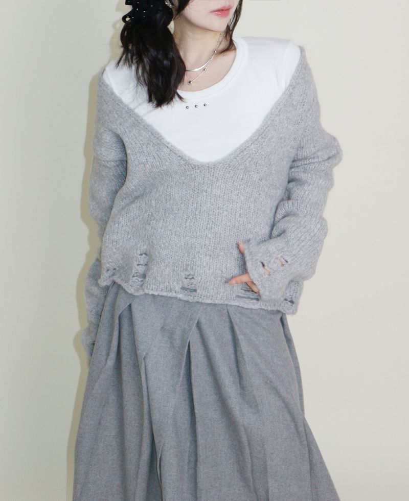 open stud U-neck round long-sleeved T-shirt